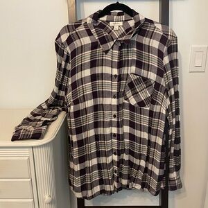 Size L Style&Co button up shirt. Excellent quality and excellent condition!